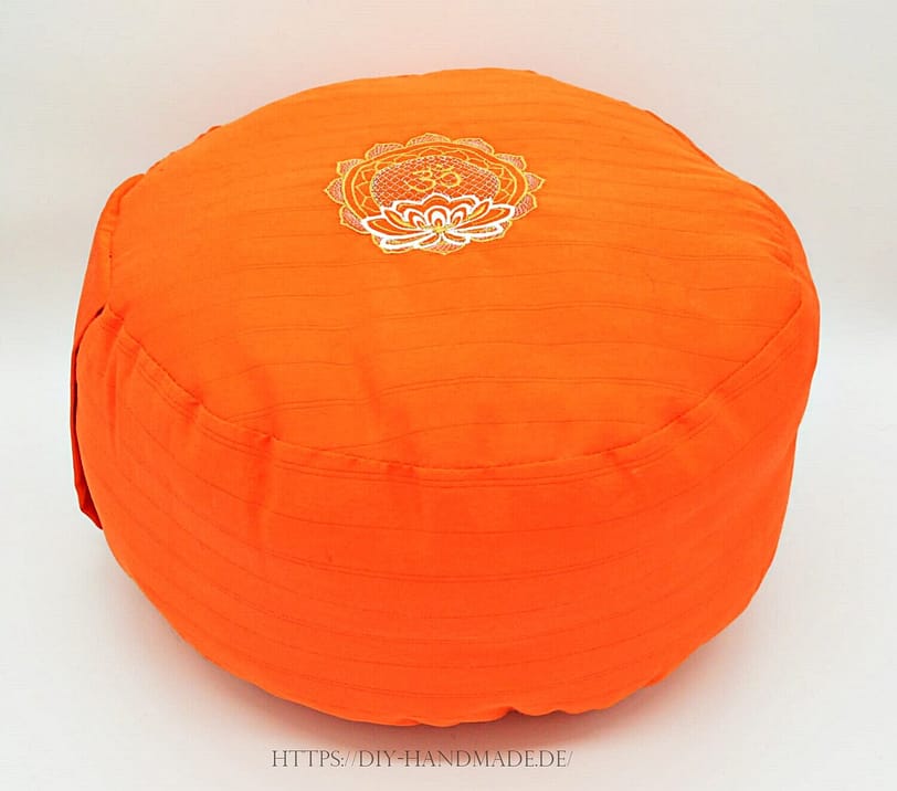 meditationskissen-mit-lotusblume-unikat-