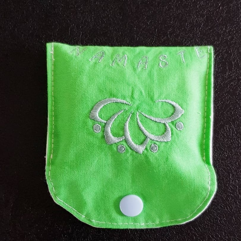 besticktes Tampontäschchen Lotusblume