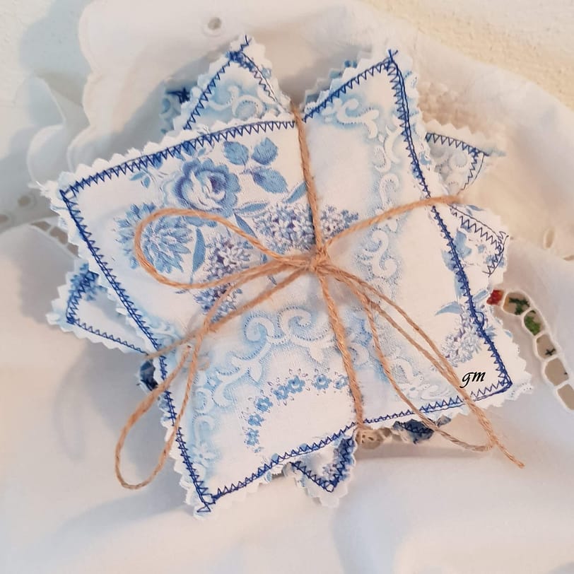 4 blaue Lavendelkissen, Dekoration