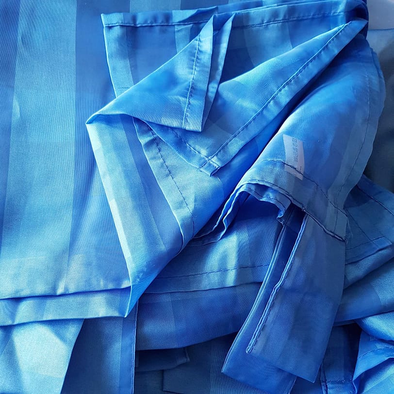 Neue Schlaufengardine blau kariert