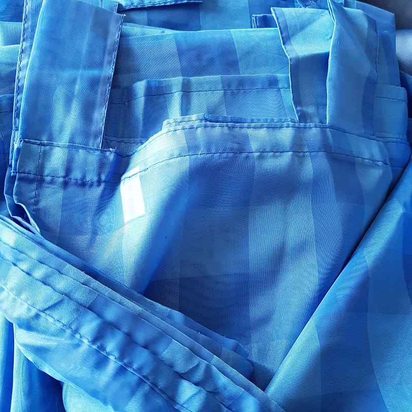 Neue Schlaufengardine blau kariert